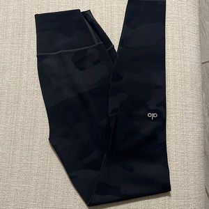 Alo Yoga Camo Legging